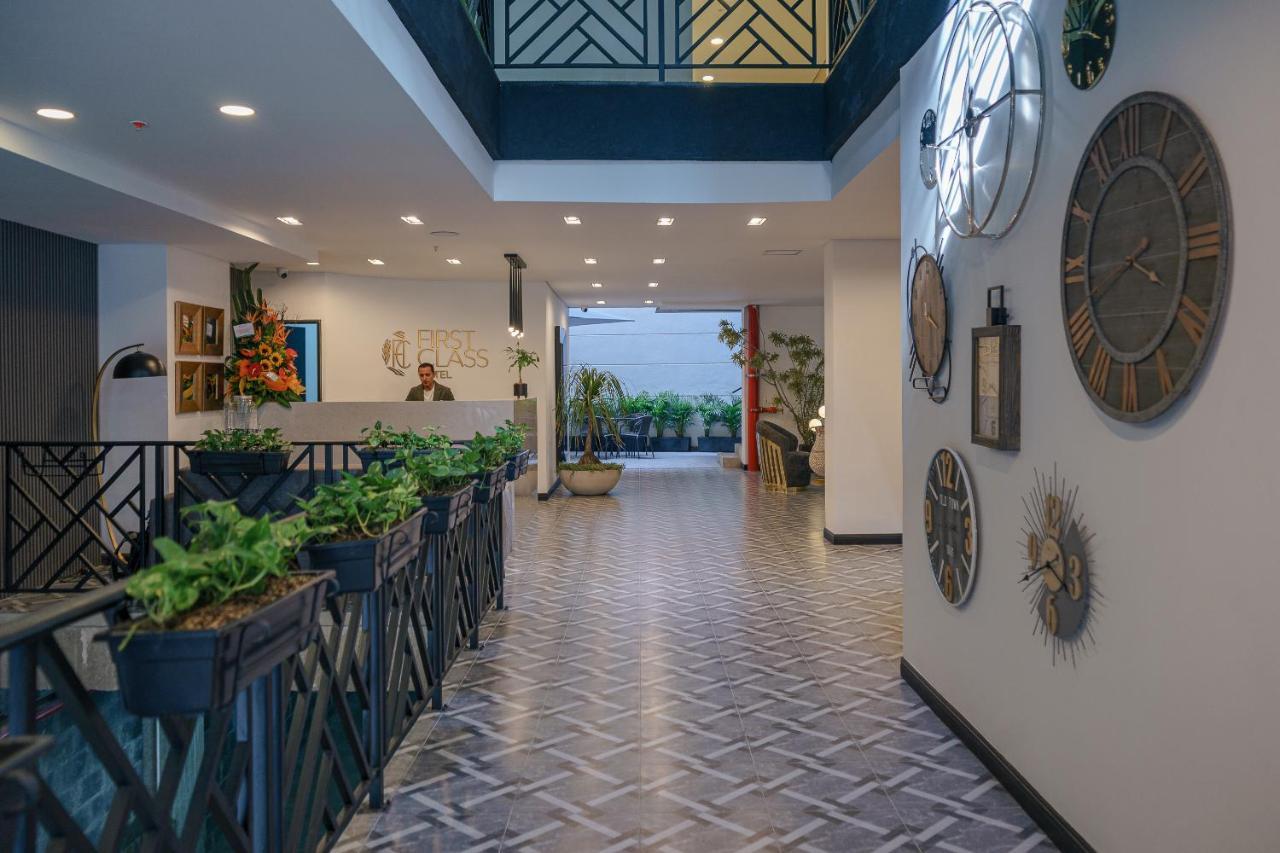 First Class Hotel Medellín Eksteriør billede